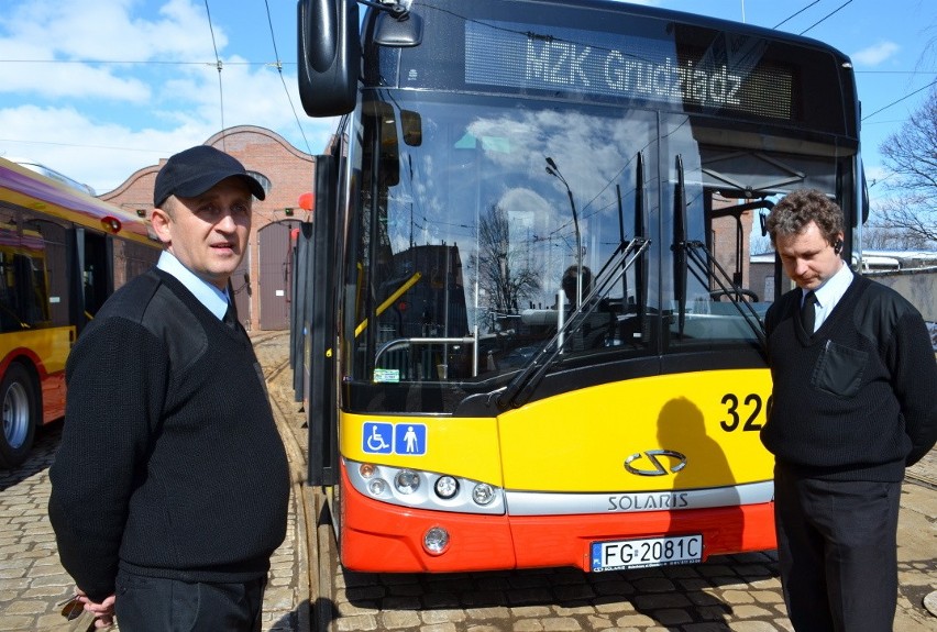 Wzmocniona konstrukcja autobusów jest dostosowana do jazdy w...