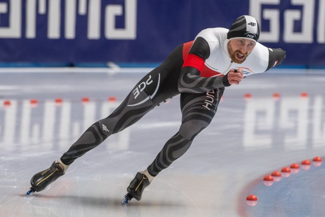 Damian Żurek i jego koledzy z drużyny sprinterskiej zajęli czwarte miejsce podczas zawodów PŚ w łyżwiarstwie szybkim w Tomaszowie Mazowieckim.