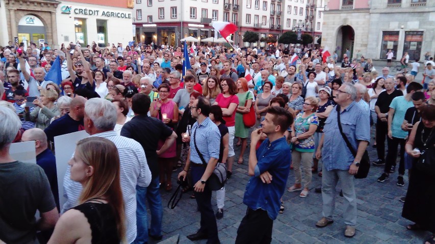 Tak wrocławianie protestowali w obronie sądu [ZDJĘCIA]