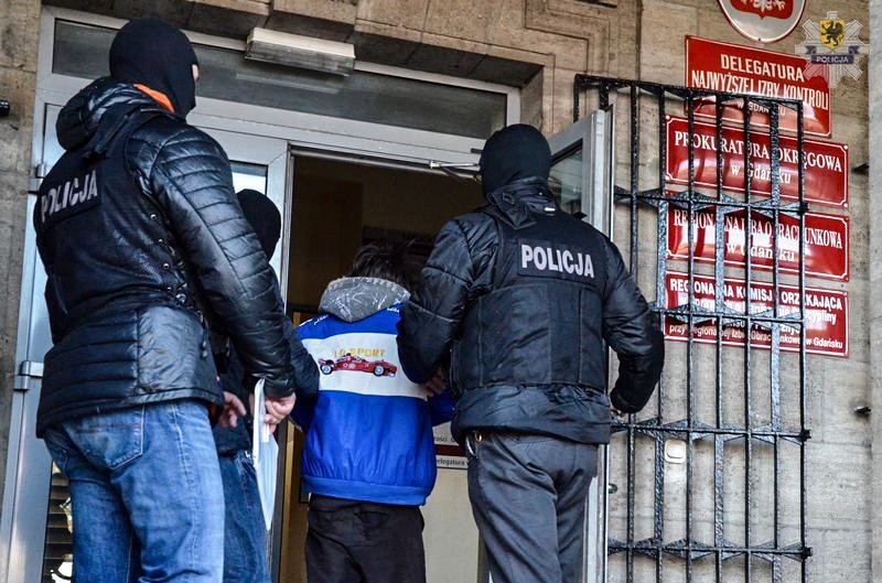 Gdańscy policjanci rozbili grupę pedofilską. Zatrzymano trzy osoby [WIDEO, ZDJĘCIA]