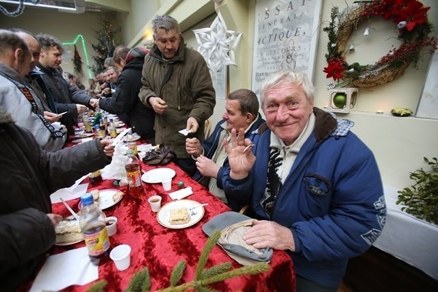 Wigilia 2013 dla bezdomnych w Górnośląskim Towarzystwie Charytatywnym