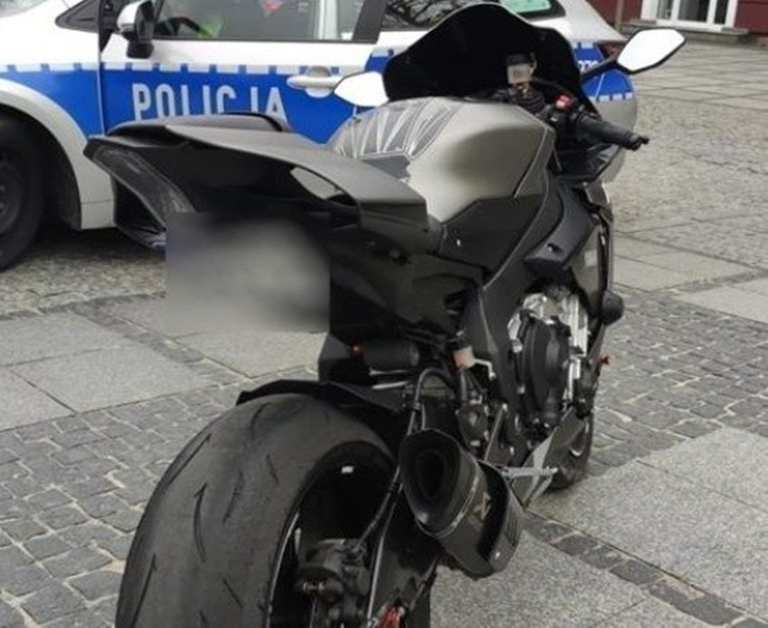 Policyjny pościg za motocyklistą w Częstochowie. 37-latek pędził ulicami miasta z prędkością 170 km/h. Zobacz wideo