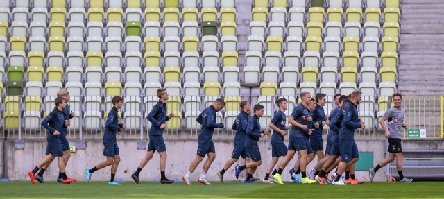 Piłkarze Broendby podczas treningu na Stadionie Energa Gdańsk