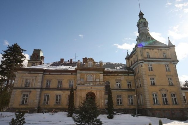 Samorządowe transakcje od Czerwonej Szopy w Ustce do pałacu w DamnicyPałac w Damnicy to jeden z najciekawszych obiektów tego typu w regionie słupskim.