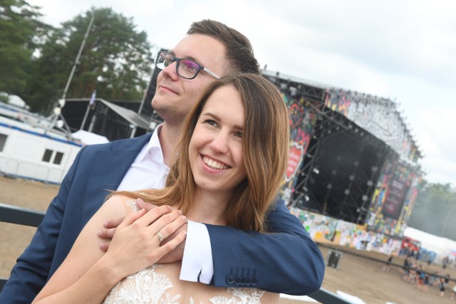 Justyna i Filip Kopeć na miejsce swojej sesji ślubnej wybrali Pol'and'rock Festiwal.