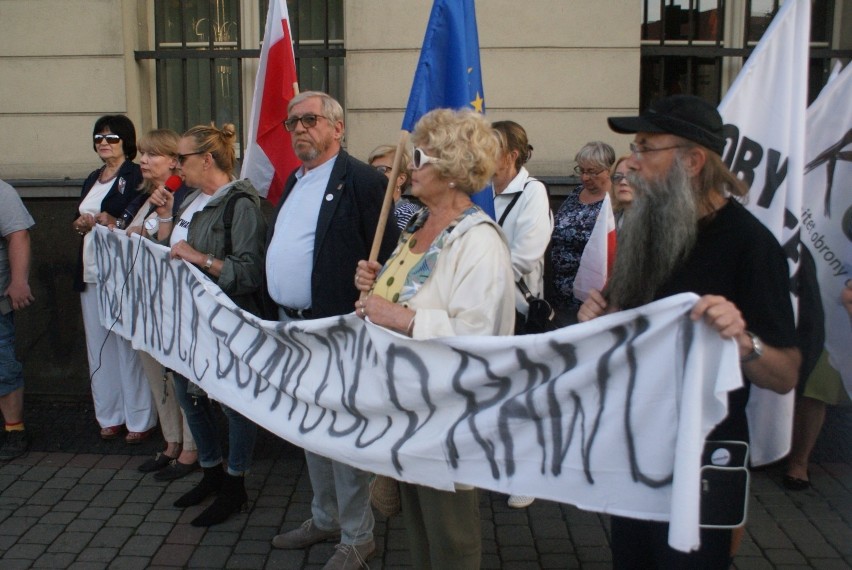 Kaliszanie protestowali przed sądem w obronie...