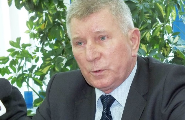 Marian Mróz, radny powiatowy Starachowic domaga się zwrotu ponad 100 tysięcy złotych.