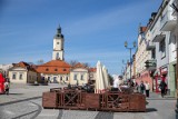 Ogródki w centrum Białegostoku już otwarte. Zobacz które restauracje i puby na rynku Kościuszki powitały już wiosnę