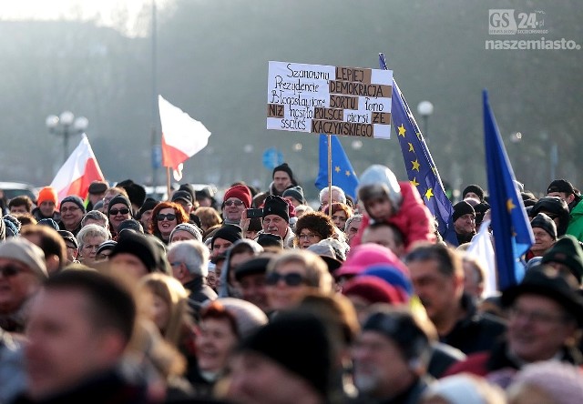 Pikieta KOD w Szczecinie w obronie wolnych mediów