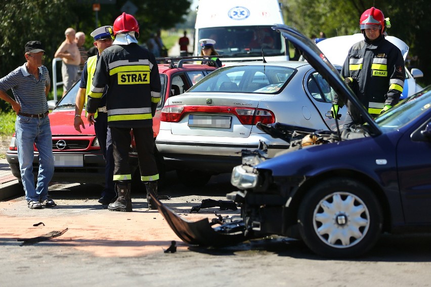 Wypadek trzech aut w Skowierzynie, gmina Zaleszany