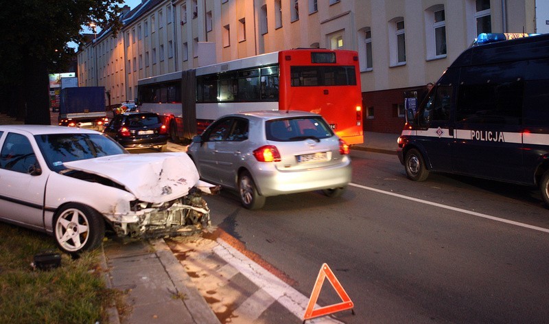 Wypadek na alei Piastów (fot. Sebastian Wołosz)