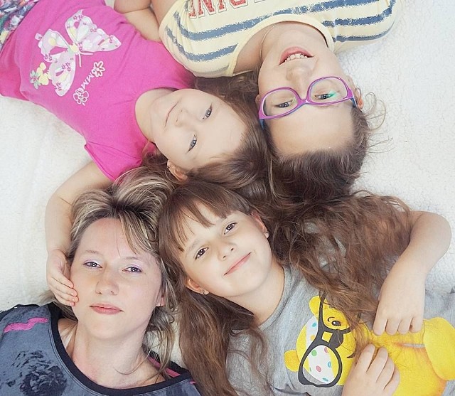 Agnieszka Kacała ma trzy córki: 11-letnią Martynę, 8-letnią Julię oraz 3,5-letnią Marikę. Wspólne zdjęcie zostało zrobione podczas spotkania rodzinnego. W głosowaniu zajęło drugie miejsce.