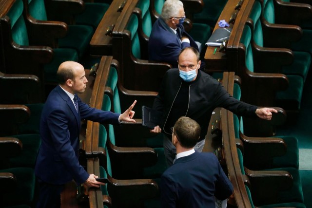 Paweł Kukiz i Borys Budka podczas posiedzenia Sejmu