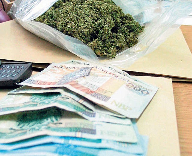 Według śledczych, rozbita grupa przestępcza mogła sprzedać co najmniej 184 kilogramy narkotyków. Część na pewno na rynku toruńskim