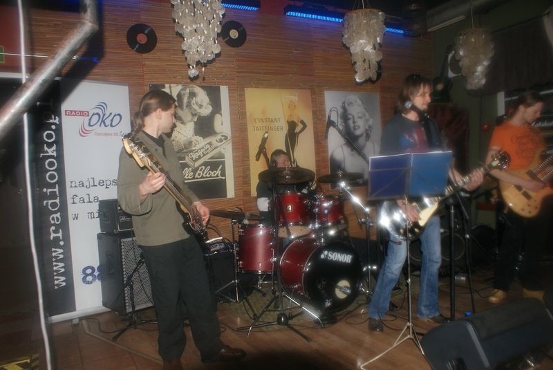 Zespół promował swoją debiutancką płytę pt. „Dawka dzienna”