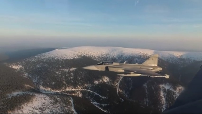 Myśliwce nad Pradziadem. Czeskie Gripeny patrolują polskie pogranicze