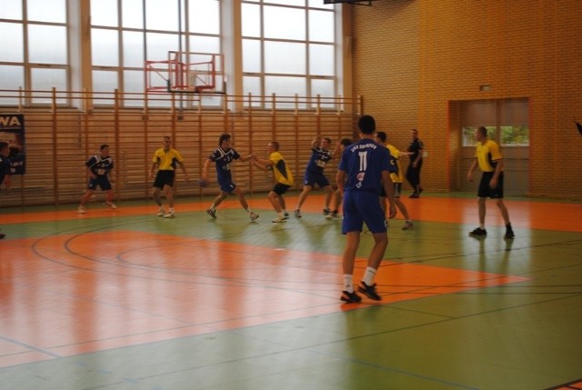 Szczypiorniści z Rudki (niebieskie stroje) triumfowali w turnieju Handball Cup