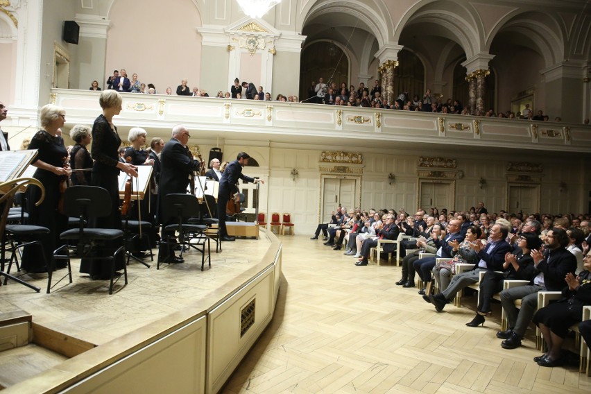 Tego wieczoru Aula UAM była licznie wypełniona