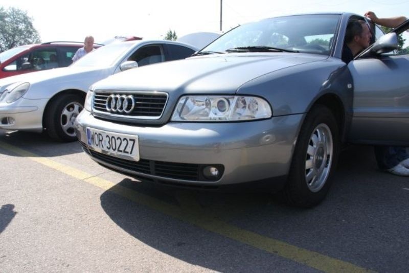 Audi A4, 1999 r., 1,9 TDI, 13 tys. 500 zł;