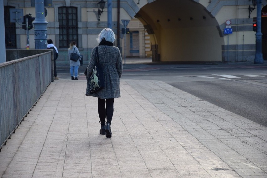 Ślisko na mostach Uniwersyteckich. Co to za nawierzchnia?