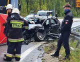 Śmiertelny wypadek w Krzepicach. TIR zderzył się z samochodem osobowym. Zginął kierowca forda