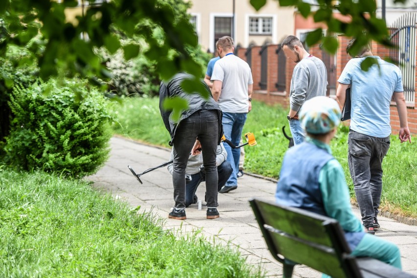 Morderstwo w Gdańsku. Policja poszukuje sprawcy zabójstwa 84-letniej mieszkanki Długich Ogrodów. Na jej ciele stwierdzono wiele ran kłutych