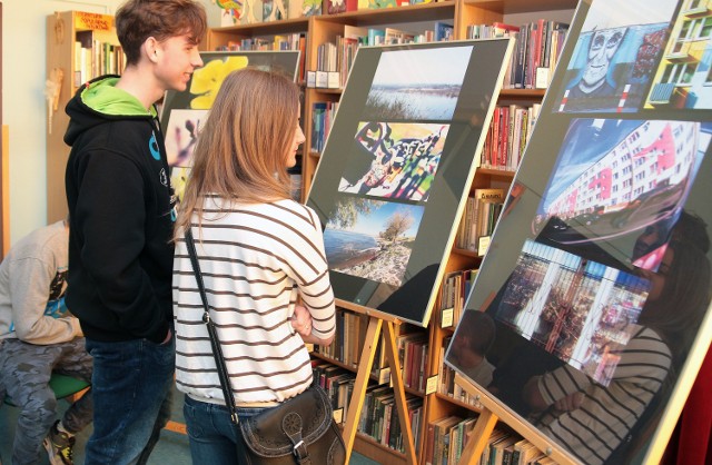 W filii nr 13 biblioteki miejskiej przy ulicy Mikołaja z Ryńska otwarto wystawę "Fotografia - nasz zawód - nasza pasja".  Na ekspozycji zaprezentowano fotografie uczniów i absolwentów Zasadniczej Szkoły Zawodowej w zawodzie fotograf. Prace zostały wykonane pod opieką Joanny Zasady oraz Remigiusza Ratajczaka.Wystawa organizowana jest w ramach projektu "Kulturalne foto-rozmowy. Pomówmy o Grudziądzu obrazami", którego realizatorem jest Grudziądzkie Towarzystwo Kultury. Projekt dofinansowany przez Bank Zachodni WBK S.A.Fotografie można podziwiać do 5 kwietnia br.