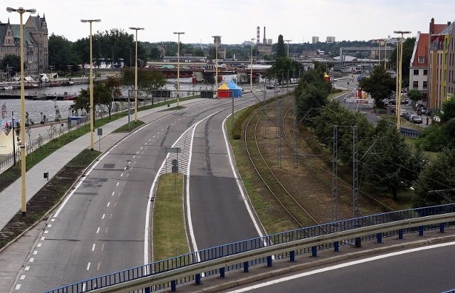 Rozbudowa starówki objęłaby ulicę Jana z Kolna od Mostu Długiego do Trasy Zamkowej. Kamienice powstałyby tuż nad brzegiem Odry, na obecnej jezdni (w kierunku Kapitanatu Portu). Ruch samochodowy zostałby przeniesiony na jezdnię przy dzisiejszej starówce.