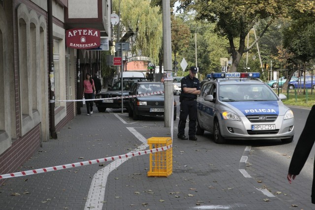 Dziecko spadło z trzeciego piętra na betonowy chodnik