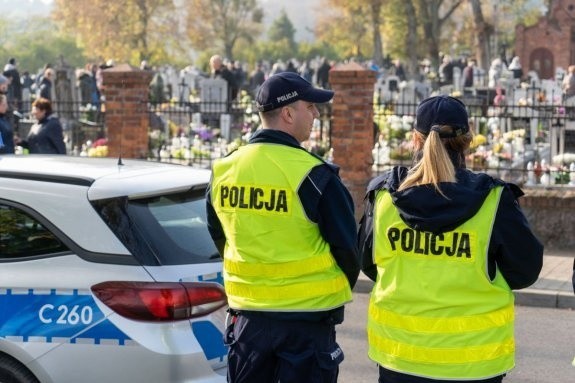 Policjanci informują, że 1 listopada 2021 roku na terenie Golubia-Dobrzynia i w Płonnem obowiązywać będzie zmieniona organizacja ruchu