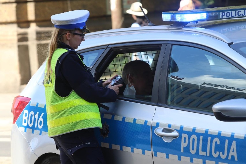 Zanim kandydat zostanie przyjęty do służby w policji, czeka...