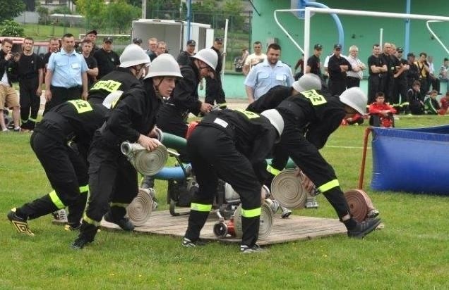 Ćwiczenia bojowe - to najbardziej widowiskowa część imprez strażackich. W Skalbmierzu druhowie walczyli... na 110 procent!