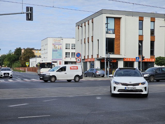 Na skrzyżowaniu nadal będzie można skręcać w lewo z Szosy Chełmińskiej w ulicę Żwirki i Wigury. Nowością będą tylko kursujące przez nie tramwaje