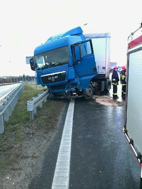 Wypadek tira na obwodnicy Krakowa