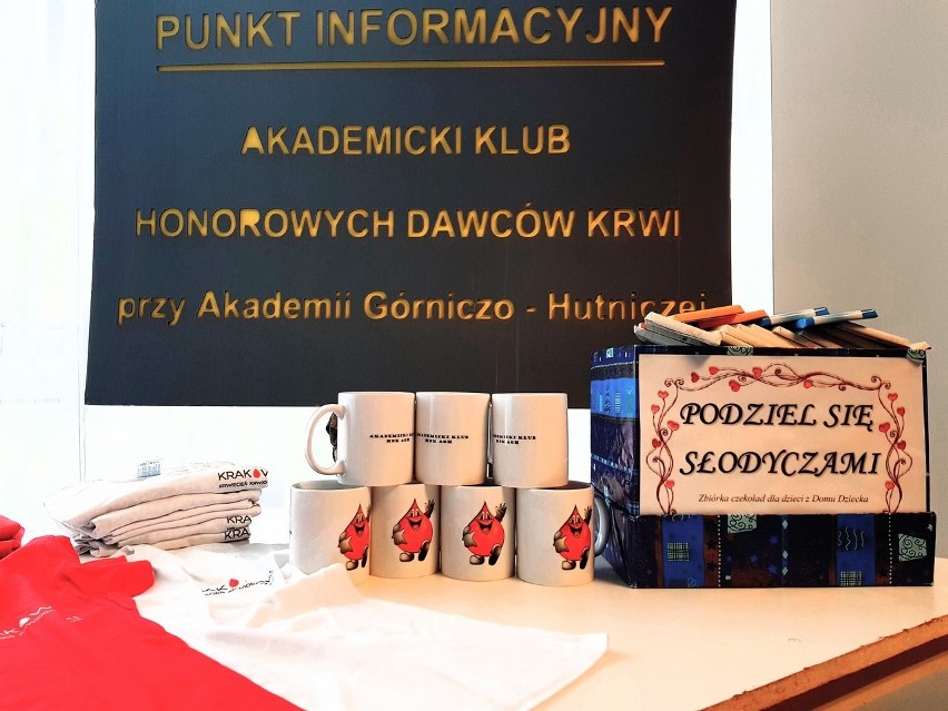 Koło Polskiego Czerwonego Krzyża i Klub Honorowych Dawców Krwi. Dzielą się życiem, oddają krew