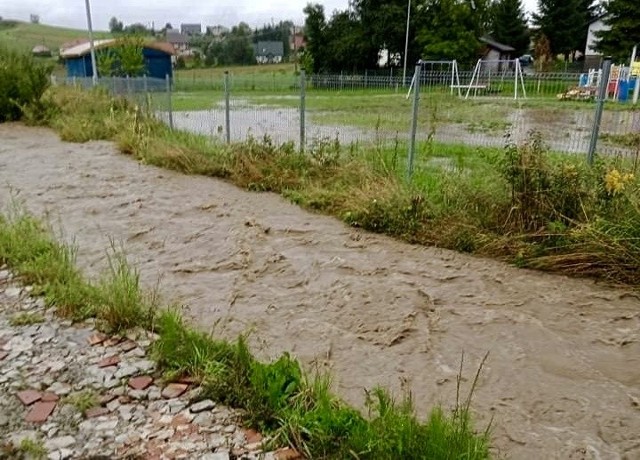 Mała Poręba - wylał potok