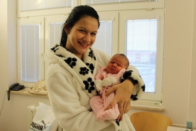Nadia Kulas, córka Anny i Kamila z Myszyńca urodziła się 6 grudnia. Ważyła 3900g, mierzyła 56cm. Na zdjęciu z mamą