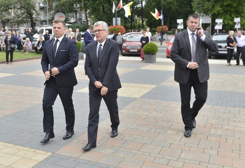 Pogrzeb apb Zimowskiego. Ciało spoczęło w katedrze w Radomiu