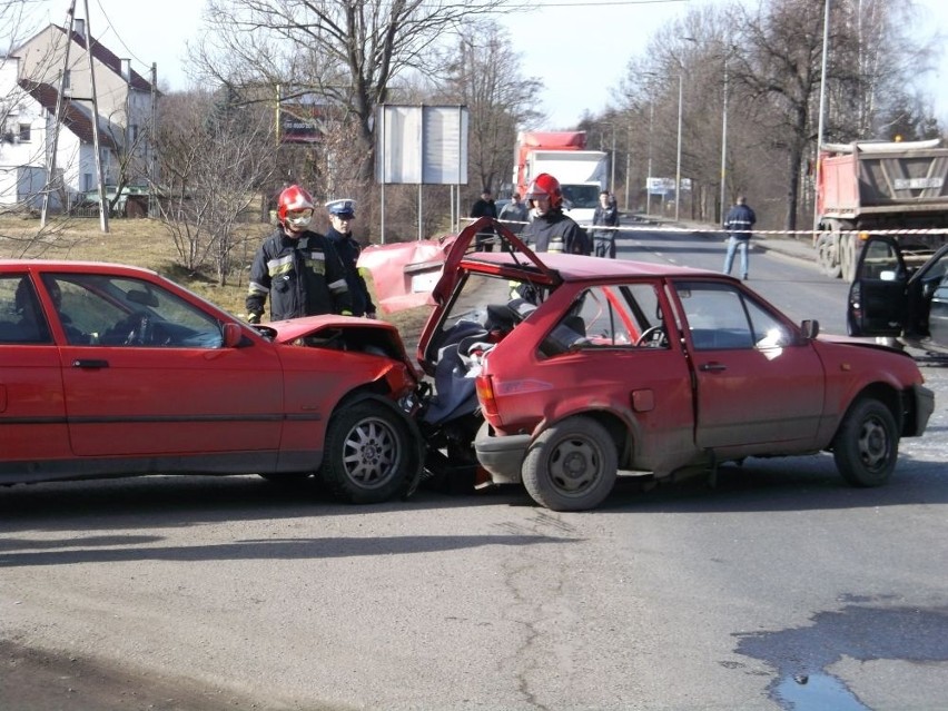 Wypadek na trasie Wrocław - Środa Śląska. BMW wjechało w inne auto [ZDJĘCIA]