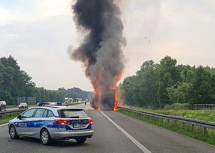 Pożar ciężarówki na autostradzie A4 na wysokości węzła Opole...