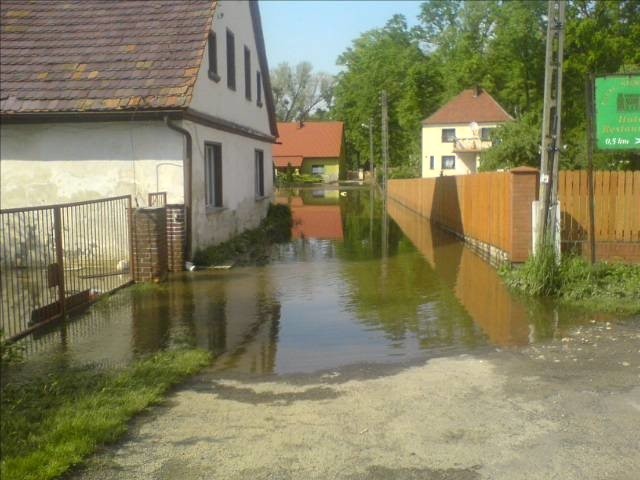 PowódL 2010 w Niewodnikach. Zdjecia przyslane przez...