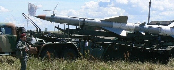 Wysłużone rakiety przeciwlotnicze S-75 "Dźwina" zeszły już z uzbrojenia naszej armii. Trafiły na złom lub w ręce kolekcjonerów. Niestety, żrące paliwo zostało w magazynie wojskowym na Pomorzu Zachodnim.