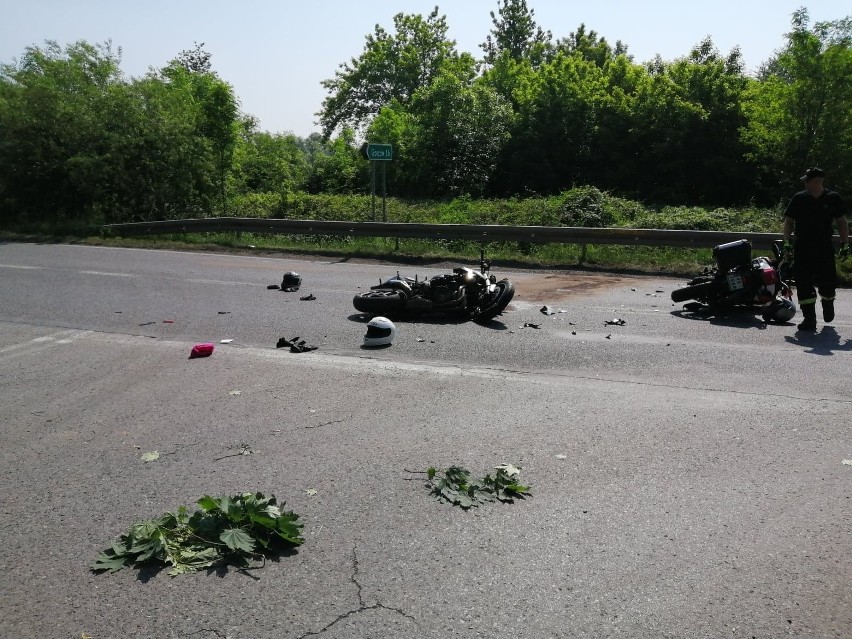 Trzy osoby poszkodowane w zderzeniu dwóch motocykli na drodze wojewódzkiej nr 933 w Gorzowie [ZDJĘCIA]