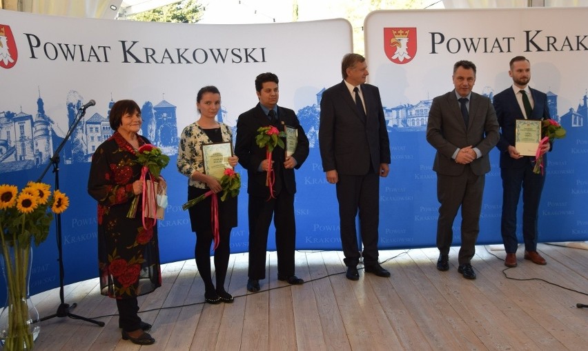 Nagrody powiatu krakowskiego i starosty rozdane. Są laureaci w dziedzinie sportu, kultury i działalności społecznej