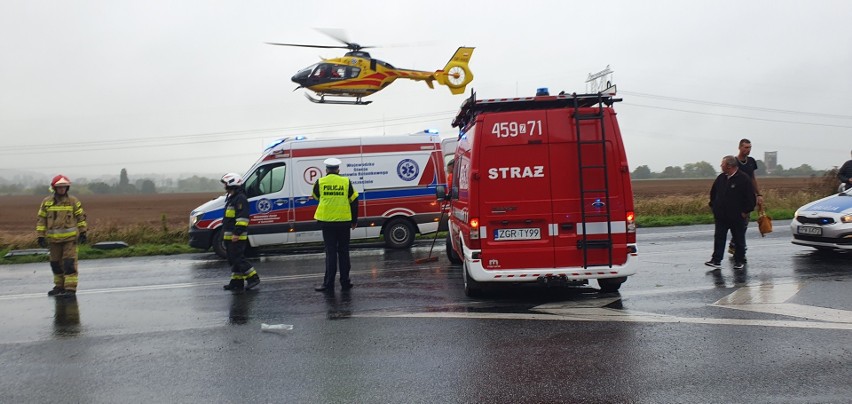 Poważny wypadek w okolicy Pyrzyc. Poszkodowane są cztery osoby, a sprawca uciekł