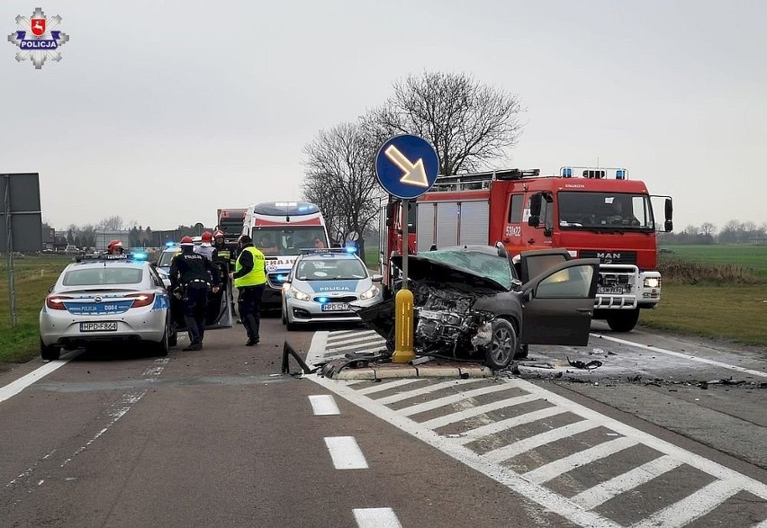 Wypadek w Dorohuczy. Czołowe zderzenie dwóch aut na trasie Piaski – Chełm