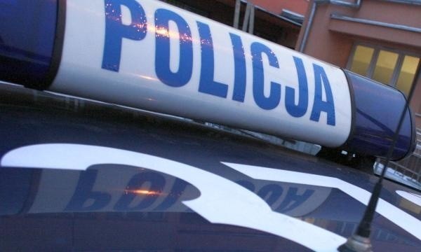 Szczecińscy policjanci zatrzymali na gorącym uczynku dwóch mieszkańców powiatu gryfińskiego, którzy ukradli 23 worki z sztucznym nawozem.