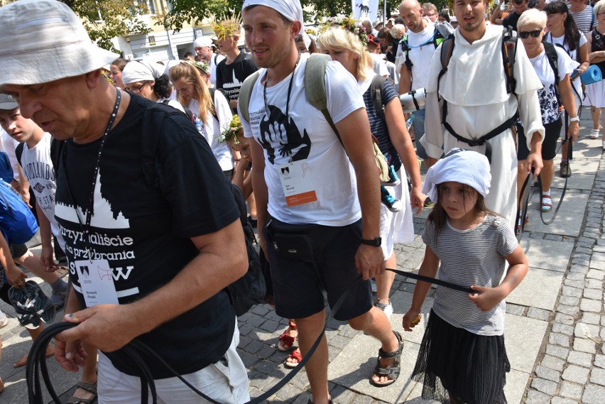 Pielgrzymka Dominikańska dotarła z Krakowa na Jasną Górę ZDJĘCIA Zmęczeni, ale bardzo radośni 