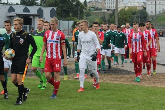 Piłkarze z Warki wysoko przegrali w Sulejówku