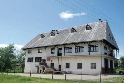 Eternit przetrwał nawet na dachu remizy w Zubrzycy Dolnej Fot. Z archiwum gminy Jabłonka
